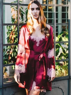 Alle Negligés|Seidenneglige^Luna di Seta 100% Seide Negligee ICONIC LACE beere von himbeer-rot mit zart-rosa Spitze