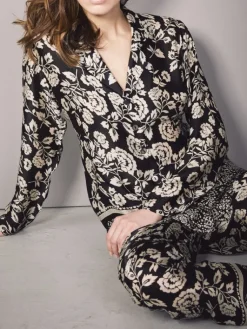 Lounge-Wear|Seidenpyjama^Eva B. Bitzer 100% Seide Pyjama FLOWER schwarz gold von schwarz mit gold-beigem Blumen Druck