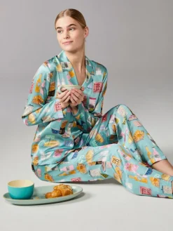 Lounge-Wear|Seidenpyjama^Eva B. Bitzer 100% Seide Pyjama TEA TIME in türkis von türkisblau mit Frühstücksdruck