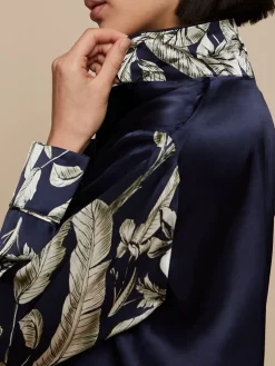 Lounge-Wear|Seidenpyjama^Radice 100% Seide Schlafanzug Elisabetha in ELEPHANT GARDEN nachtblau von nachtblau mit creme-weiß