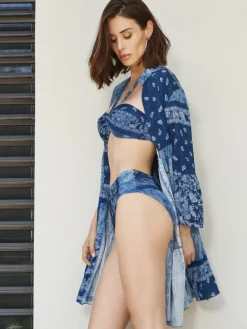 Badeanzug & Bikini^Ritratti Bandeau-Bikini IBIZA in blau von Mare blau mit floralen Mustern