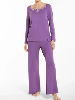 Feine Pyjamas^Verdiani Feinstrick Hausanzug CARLA lila von lila mit rosa Spitze