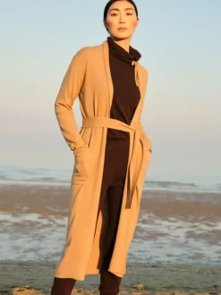 Lounge-Wear|Strickjacken & -Mäntel^Chiara Fiorini Hausmantel Edel-Strick von mit Wolle und Kaschmir nachtblau und camel-beige