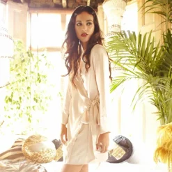 Morgenmantel Kurz|Morgenmantel Mit Seide^Shell Belle Couture Kurze Seidenrobe SHELL WRAP ROBE von