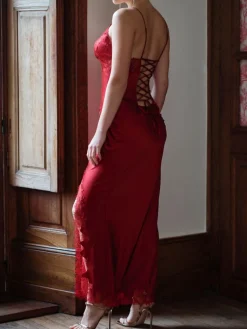 Alle Negligés|Seidenneglige^Marjolaine Langes Stretchseidennachthemd VELVET mit Spitze von in rot oder rosa/schwarz