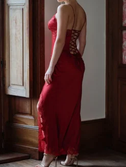 Alle Negligés|Seidenneglige^Marjolaine Langes Stretchseidennachthemd VELVET mit Spitze von in rot oder rosa/schwarz