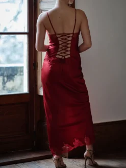 Alle Negligés|Seidenneglige^Marjolaine Langes Stretchseidennachthemd VELVET mit Spitze von in rot oder rosa/schwarz