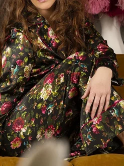 Seidenpyjama^Marjolaine LAST PIECE Seidenpyjama NURHAN schwarz-grün von Größe DE38 schwarz grün pink mit Zierbiesen