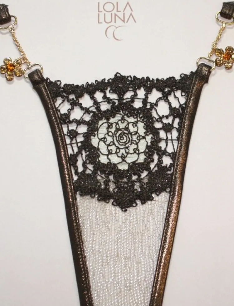 Alle Strings^Lola Luna String VARNA CLOSED gold-schoko schoko mit gold und citrin-gelben Strass- Kristallen