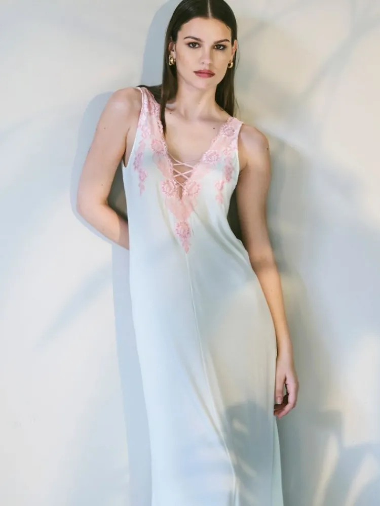 Edle Nachthemden^Verdiani Modal Neglige lang GERMOGLIO No. 2 zartgrün von zartgrün mit rosa Spitze