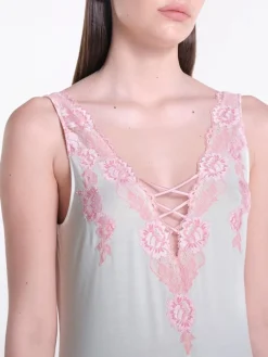 Edle Nachthemden^Verdiani Modal Neglige lang GERMOGLIO No. 2 zartgrün von zartgrün mit rosa Spitze