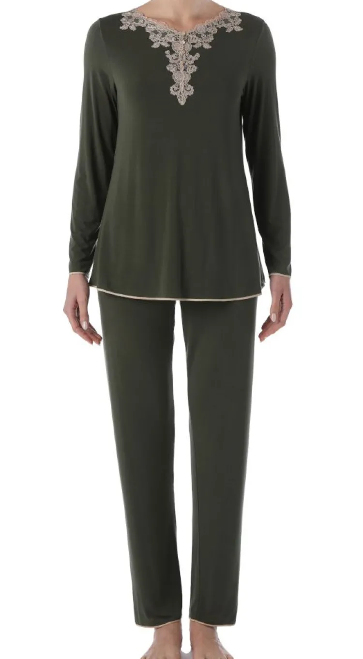 Edle Nachthemden|Feine Pyjamas^IMEC Modal Pyjama CHARLOTTE in olivgrün von olivgrün mit goldener Spitze
