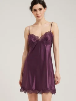 Alle Negligés|Seidenneglige^Vivis Neglige kurz Seide BERTHA violett von violett mit Spitze