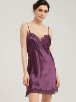 Alle Negligés|Seidenneglige^Vivis Neglige kurz Seide BERTHA violett von violett mit Spitze