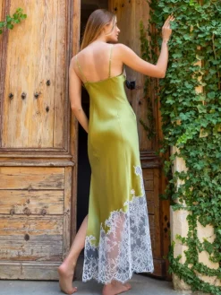 Seidennachthemd|Alle Negligés^Marjolaine Neglige NYMPHE No. 4 lang von Stretchseide