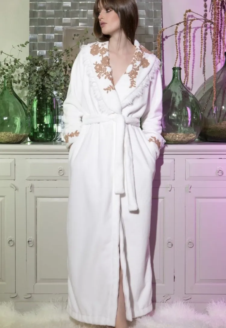 Bademantel|Hausmantel (Warm)^Marjolaine Plüsch-Hausmantel NEIGE mit Spitze champagner-weiß oder kirschrot mit Spitze