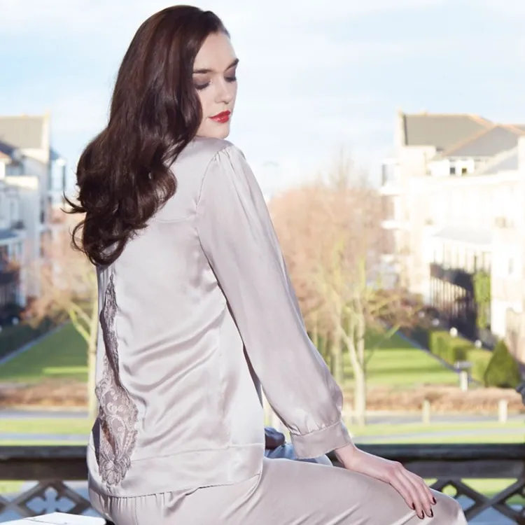 Lounge-Wear|Seidenpyjama^Shell Belle Couture Pyjama / Hausanzug APHRODISIAC Seide mit Spitze platin