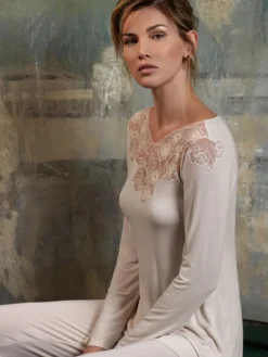 Feine Pyjamas^IMEC Pyjama CLOE puder Modal von puder-apricot mit Spitze