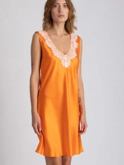 Kleider|Seidenneglige^Vivis Seide Nachthemd LESLIE mandarine orange von mandarine orange mit cremeweißer Spitze