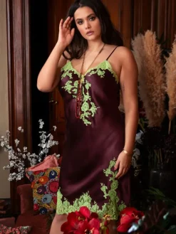 Seidenneglige|Seidennachthemd^Marjolaine Seide Nachtkleid GEMMA No. 5 mit Spitze aubergine grau oder aubergine mit Spitze