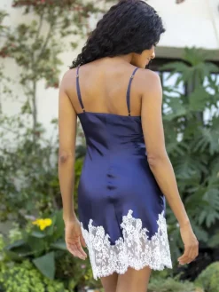 Seidenneglige|Seidennachthemd^Marjolaine Seide Negligé PEARL No. 1 von beige oder blau mit Spitze