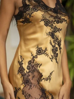 Seidenneglige^Marjolaine Seide Negligé PERSEA No. 3 mit Spitze