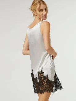 Alle Negligés|Seidenneglige^Vivis Seide Neglige LOTTIE silber mit schwarz von Silber Grau mit schwarzer Spitze