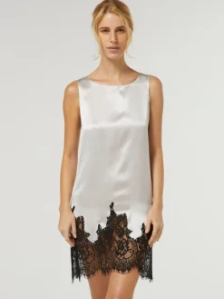 Alle Negligés|Seidenneglige^Vivis Seide Neglige LOTTIE silber mit schwarz von Silber Grau mit schwarzer Spitze