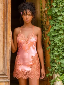 Alle Negligés|Seidenneglige^Marjolaine Seide Neglige NYMPHE No. 3 kurz exklusiv puder-rosé oder rauchgrau mit Spitze