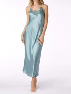Alle Negligés|Seidenneglige^Vivis Seide Neglige PERLA arktisblau von eisblau mit spitze