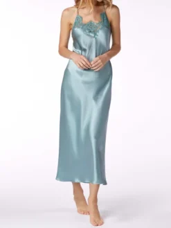 Alle Negligés|Seidenneglige^Vivis Seide Neglige PERLA arktisblau von eisblau mit spitze
