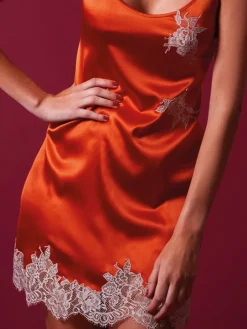 Alle Negligés|Seidenneglige^Chiara Fiorini Seide Neglige WINTER DREAMS rostrot von rost mit Spitze