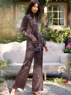Lounge-Wear|Seidenpyjama^Marjolaine Seidenpyjama MITZI schoko-rosa von braun rosa gepunktet mit rosa biese