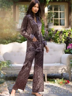 Lounge-Wear|Seidenpyjama^Marjolaine Seidenpyjama MITZI schoko-rosa von braun rosa gepunktet mit rosa biese