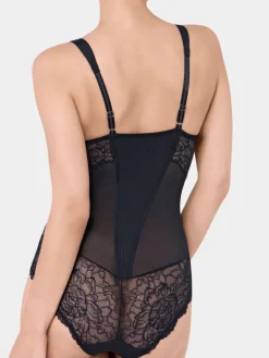 Alle Bodys^Triumph Shaping Body bügellos PEONY FLORALE BS mit Spitze by schwarz oder apricot aus Spitze