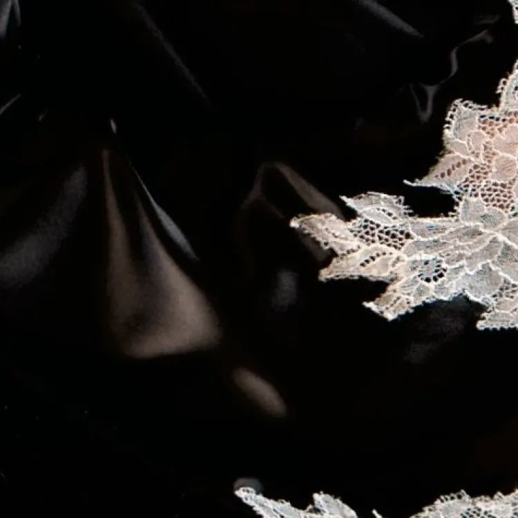 Alle Slips|Alle Unterteile^Cotton Club Slip ONICE mit Seide von nur noch in rot-schwarz