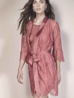 Morgenmantel Kurz|Morgenmantel Mit Spitze^Escora Spitze Morgenmantel JOSEPHINE von schwarz oder altrosa