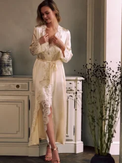 Morgenmantel Lang|Morgenmantel Mit Spitze^Marjolaine Stretchseide Morgenmantel RUBY von in creme oder weinrot