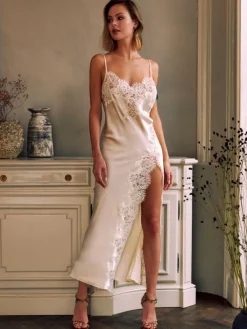 Seidennachthemd|Seidenneglige^Marjolaine Stretchseide Nachtkleid RUBY No. 4 mit Spitze von in creme oder weinrot