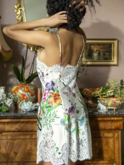 Alle Negligés|Seidenneglige^Marjolaine Stretchseide Neglige OMERINE Blumenmuster von cremeweiß mit Blumenmuster und mit Spitze
