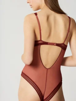 Alle Bodys|Alle Strings^Maison Lejaby Tüllspitze String-Body MISS LEJABY edel von schwarz oder rot mit Blumenmuster