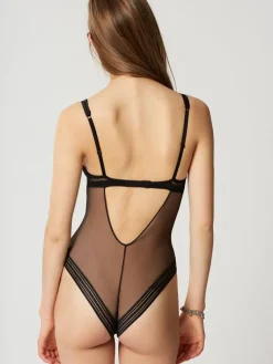 Alle Bodys|Alle Strings^Maison Lejaby Tüllspitze String-Body MISS LEJABY edel von schwarz oder rot mit Blumenmuster