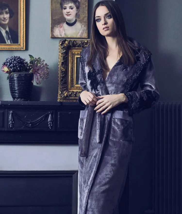 Bademantel|Lounge-Wear^Marjolaine Warmer Hausmantel FREDA lang mit Spitze